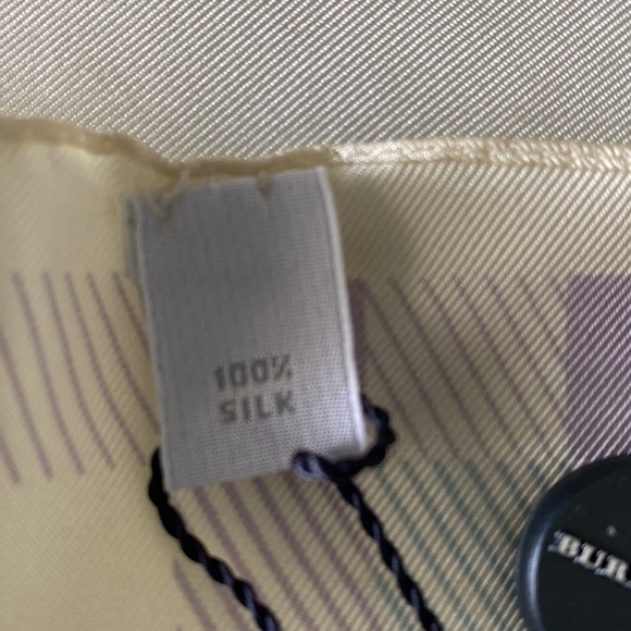 NWT - Burberry Vintage 100% Silk Square - Picture 8 of 9